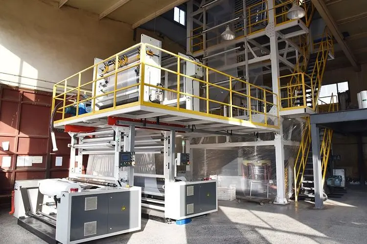 PE塑料袋的吹膜和制袋流程